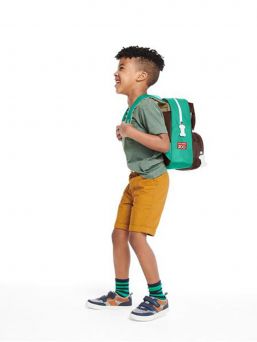 Skip Hop  Zoo Pack är en tuff liten ryggsäck som är funktionell och praktisk för mindre barn på väg.