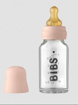 Bibs Baby Glass Bottle glasnappflaska 110 ml är designad för att göra vardagen enklare. Den är tillverkad av borosilikatglas, som tål ännu större temperatursvängningar och är mycket tålig.