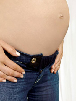 Flexi-belt från Carriwell förvandlar dina favoritbyxor eller kjol till gravidkläder.
