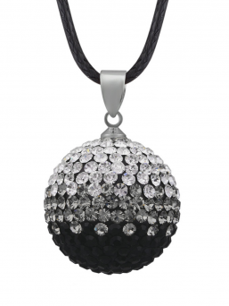 Kristall-bola-halsbandet är ett vackert smycke för den väntande modernen. Det finns en liten xylofon i smycken. Det magiska ljudet av smycken lindrar barnet i livmodern och senare utanför livmodern.