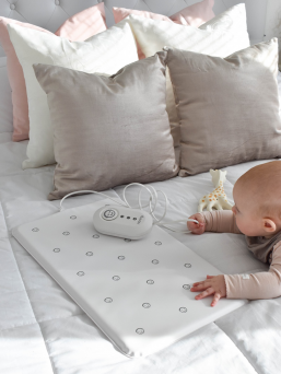 Andningslarm NANNY är ett andningslarm som använder sig av sensorplatta. Sensorplattan placeras i barnsängen direkt under madrassen och du aktiverar andningslarmet med ett enkelt knapptryck. Med denna typ av andningslarm slipper du processen att placera larmet på ditt barn varje gång det skall användas, vilket är lämpligt när barnet sover i sin egen säng.