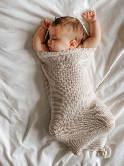 ILADO Paris merinoull Baby Cocoon för bebis.Baby Cocoon kramar din bebis försiktigt och ger en bekväm och säker känsla.