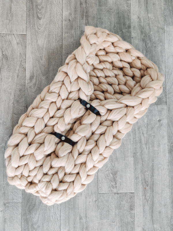 Vacker lätt baby merinoull åkpåse.