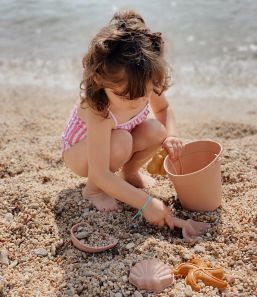Nenina & Co strandleksaksetet för barn fungerar i både vatten- och sandspel
