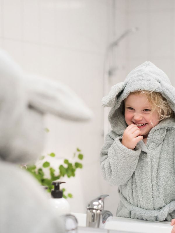 Supermjuk och lyxig Summerville -badrock med bedårande kaninöron.