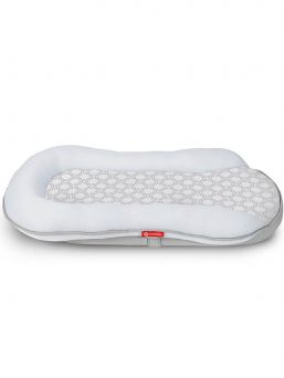 Motorola Comfort Cloud MBP89SN är ett innovativt babynest för spädbarn 0-8 månader gamla som säkert övervakar ditt barns andning och puls, vilket ger dig sinnesro medan din baby sover.