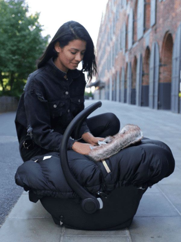 Car Seat Cocoon slip-on överdrag till bilbarnstolen, black