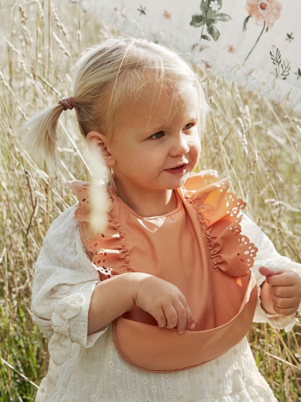 Haklappen från Elodie Details kan vara den coolaste haklappen på marknaden.