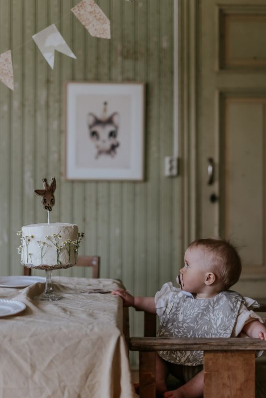 Mrs Mighetto snygga hakklap för bebis. Lätt att städa.