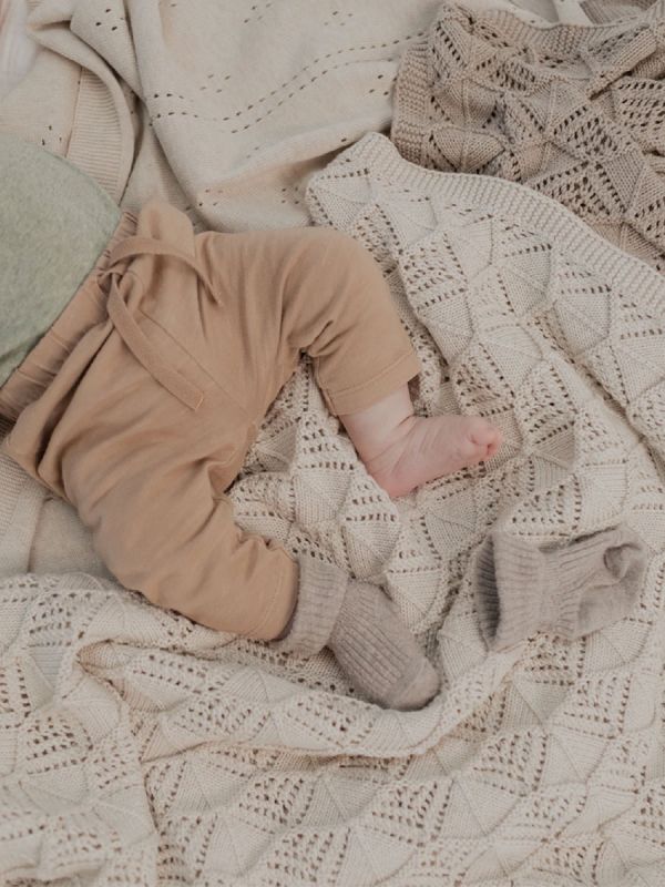 BIBS Wavy Knitted Blanket babytuppfilt, ljusbeige