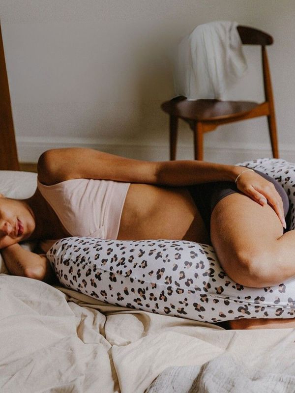 Buddy amningskudde / kroppskudde, leopard cream