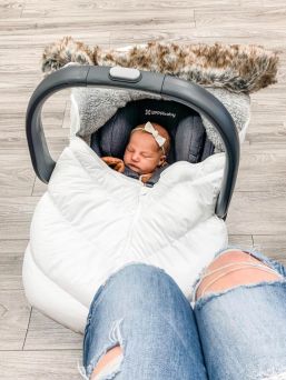 Car Seat Cocoon slip-on överdrag till bilbarnstolen, white