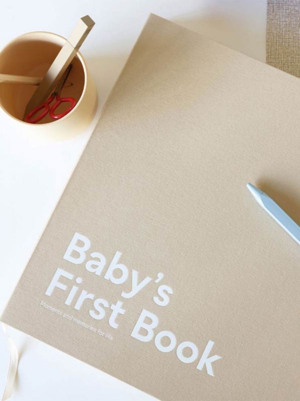 Design Letters - Babyns första bok - Beige