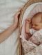 Dusty Rose babyswaddle – mjuk och andningsbar bärsjal för nyfödda
