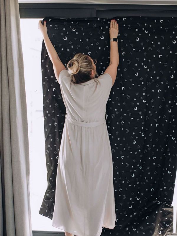 Gro Anywhere Blind Stars and Moon, Large - mörkläggningsgardin med sugkoppar 