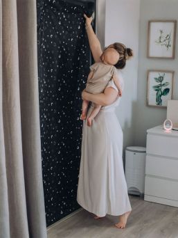 Gro Anywhere Blind Stars and Moon, Large - mörkläggningsgardin med sugkoppar 