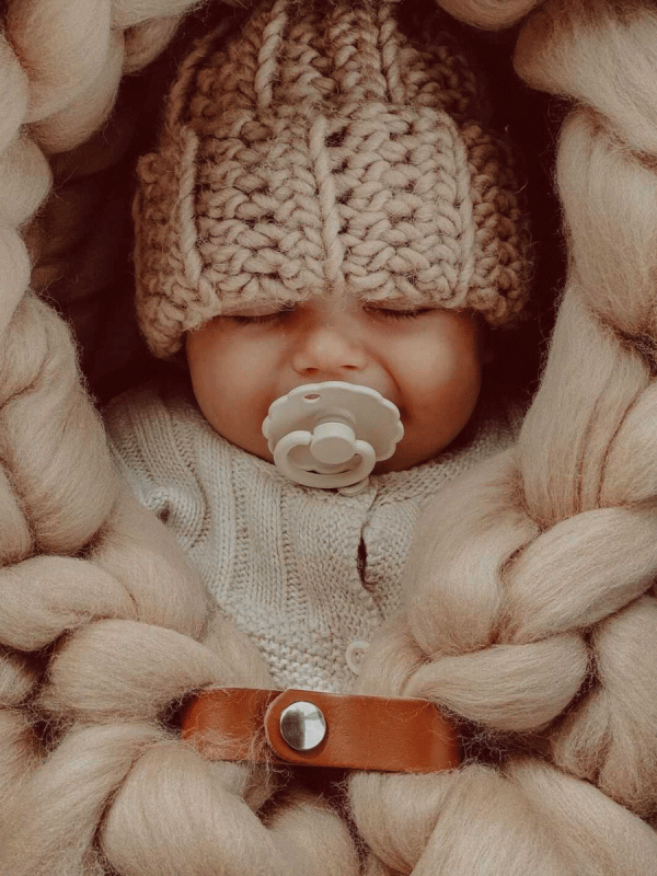 Vacker lätt baby merinoull åkpåse.