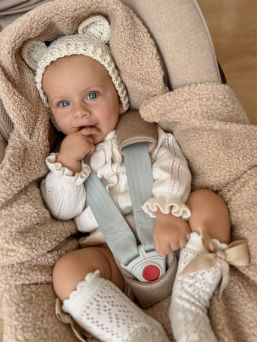 Varm filt i bouclé-stil för bilbarnstol – beige