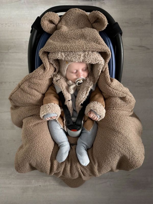 Varm teddyfilt i bouclé-stil för bilbarnstol – brown