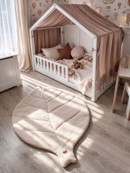Lekmatta i bladformad bouclé för baby- och barnrum