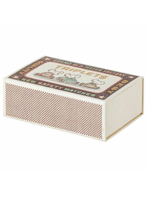 Maileg mus i låda – trillingar som sover i sina söta dräkter