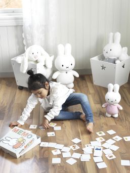 Miffy XL mjukisleksak.