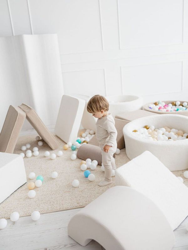 Vadderad bollhav, lekplats, rutschkana och trappor - Teddy Beige