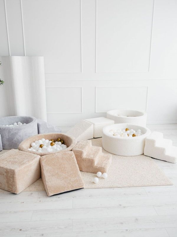 Vadderad bollhav, lekplats, rutschkana och trappor - Teddy Beige