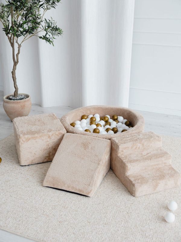 Vadderad bollhav, lekplats, rutschkana och trappor - Teddy Beige