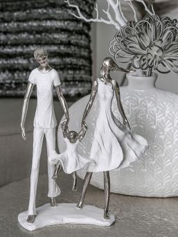 Familjeomfamning – dekorativ skulptur