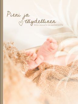 Vacker Pieni & Täydellinen Babybok. En barnbok är utformad för att vara lätt att fylla upp till barnets skolålder.