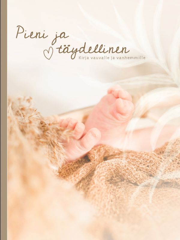 Vacker Pieni & Täydellinen Babybok. En barnbok är utformad för att vara lätt att fylla upp till barnets skolålder.