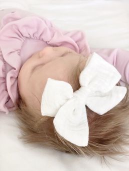 Vacker och förtjusande Gipsyparrot Muslin samling båghuvudhäftband för barn. Alla bukspetsar är gjorda för hand. Tygerna är mjuka och huvudhäftband spänner inte eller klämmer barnets huvud.
