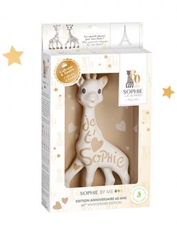 Sophie By Me the Giraffe är en superhärlig leksak för ditt barn. Hornen, öronen och benen är perfekta för barnet att bita i när tänderna börja komma och irriterar tandköttet.