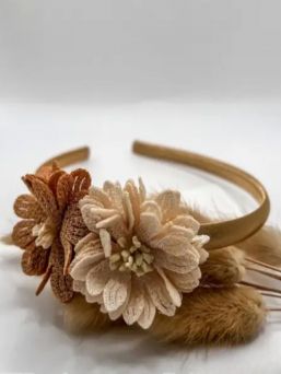 Studio Frommie Tiara Flowers pannband, creme-coffee