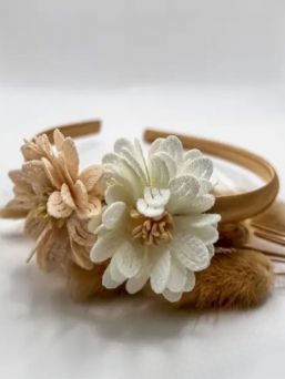 Studio Frommie Tiara Flowers pannband, white-cream