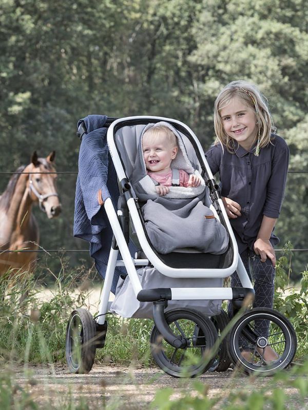 Baby´s Only Sommar Åkpåse hålla barnet varmt i bilsäten och barnvagnar. Tack vare Åkpåse barnet inte behöver klä av sig och klä upp hela tiden, stannar barnet varma famn av påsen.