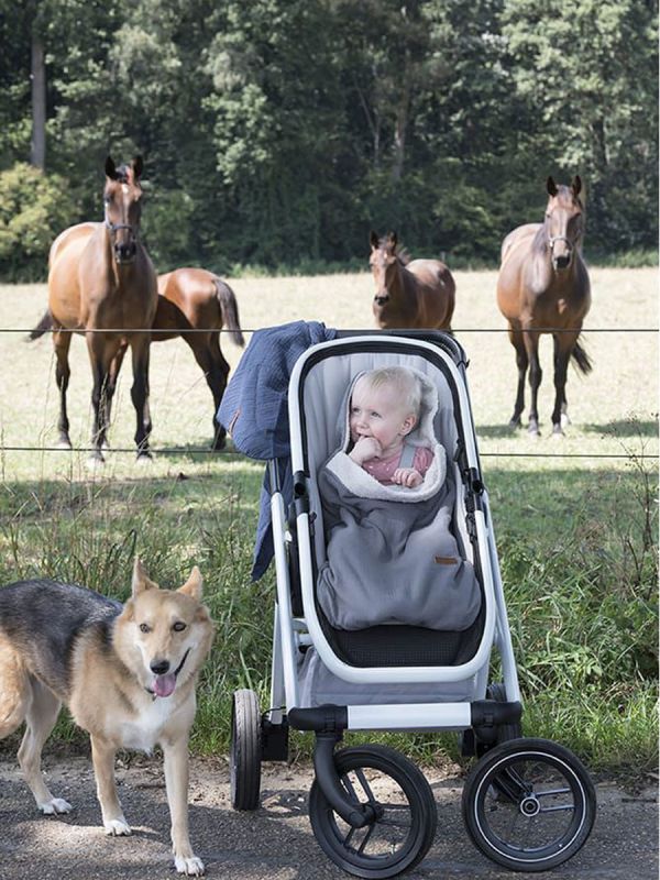 Baby´s Only Sommar Åkpåse hålla barnet varmt i bilsäten och barnvagnar. Tack vare Åkpåse barnet inte behöver klä av sig och klä upp hela tiden, stannar barnet varma famn av påsen.