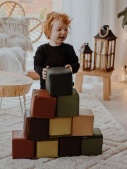 Mjuka lekblock för barnrummet - bygg en hinderbana, en fästning eller till och med ett högt torn säkert från kvarter
