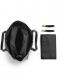Elodie Details skötväska Black Leather är gjord av äkta läder. Till skötselväskan ingår en avtagbar och tvättbar innerpåse som gör väskan lättare att sköta.
