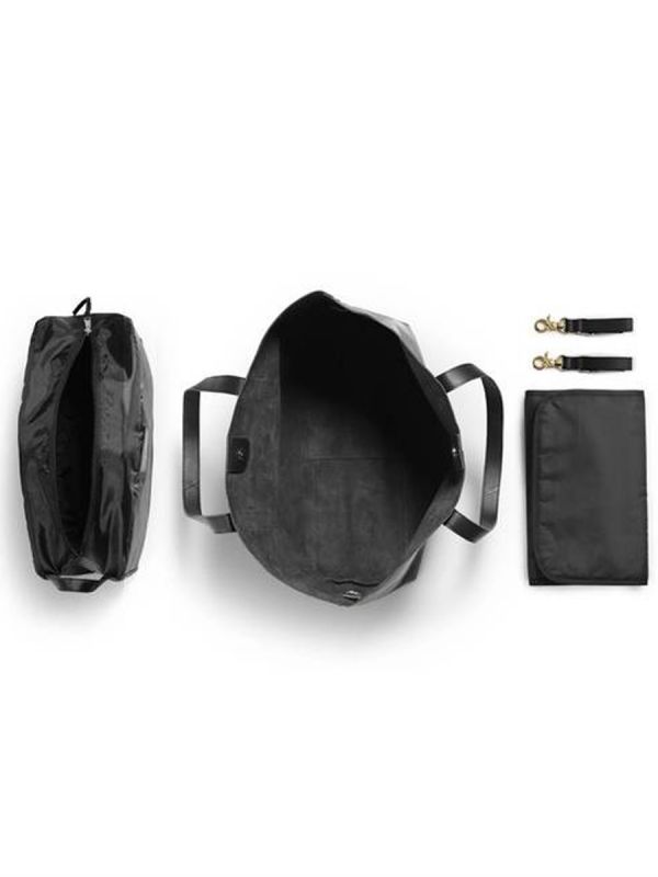 Elodie Details skötväska Black Leather är gjord av äkta läder. Till skötselväskan ingår en avtagbar och tvättbar innerpåse som gör väskan lättare att sköta.