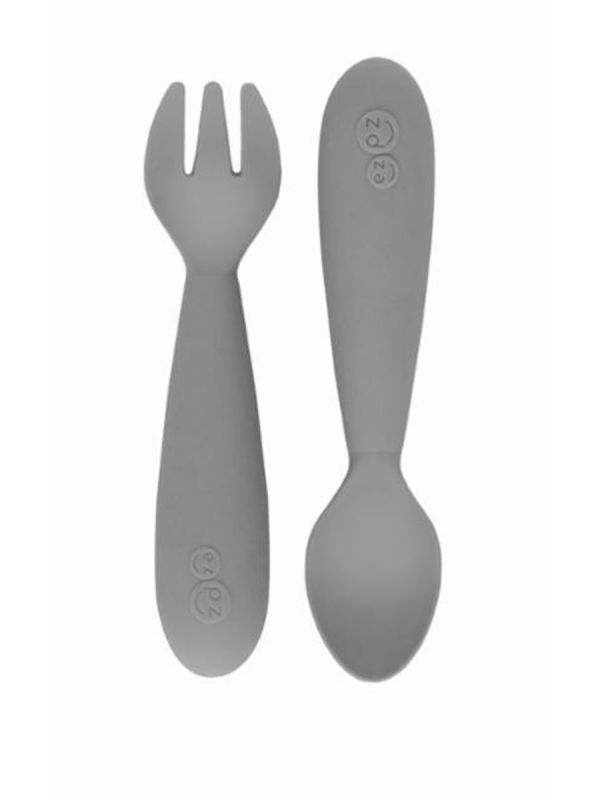 Silikon MINI första sked och gaffel, grey | EZPZ. Att lära sig äta är ett viktigt utvecklingssteg, och EzPz MINI silikonskeden och gaffeln är designade för att hjälpa till med detta utvecklingsstadium