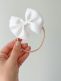 Baby rosettband – mjukt och elastiskt hårband, White