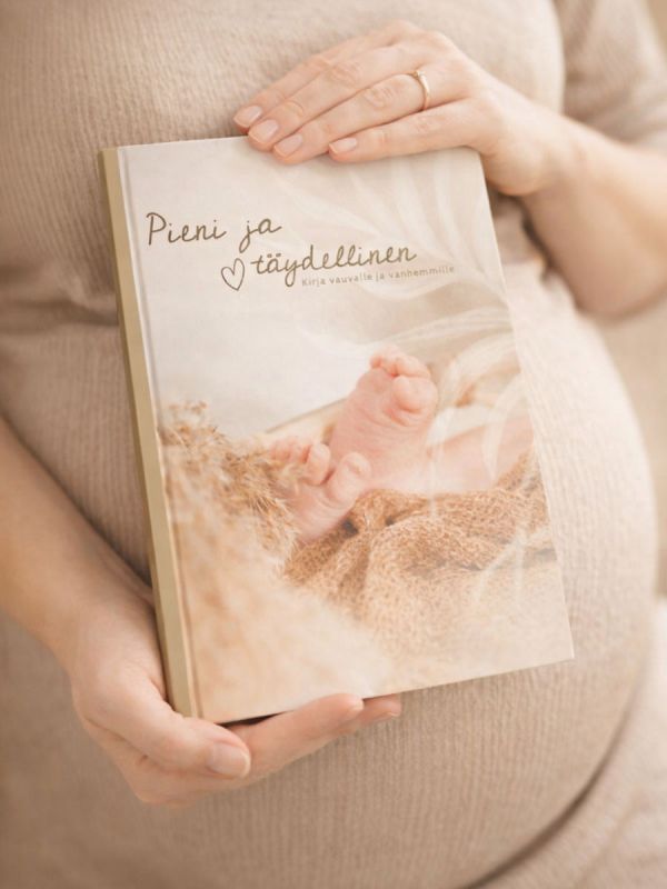 Pieni ja täydellinen - babybok (för påskrift)