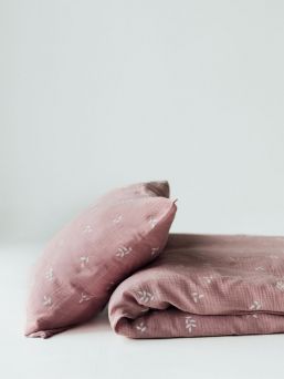 Baby påslakanset i gasbinda 85x125cm - Blush Leaves