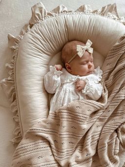 Babynest med volanger – Mjukt och säkert babynest för nyfödda