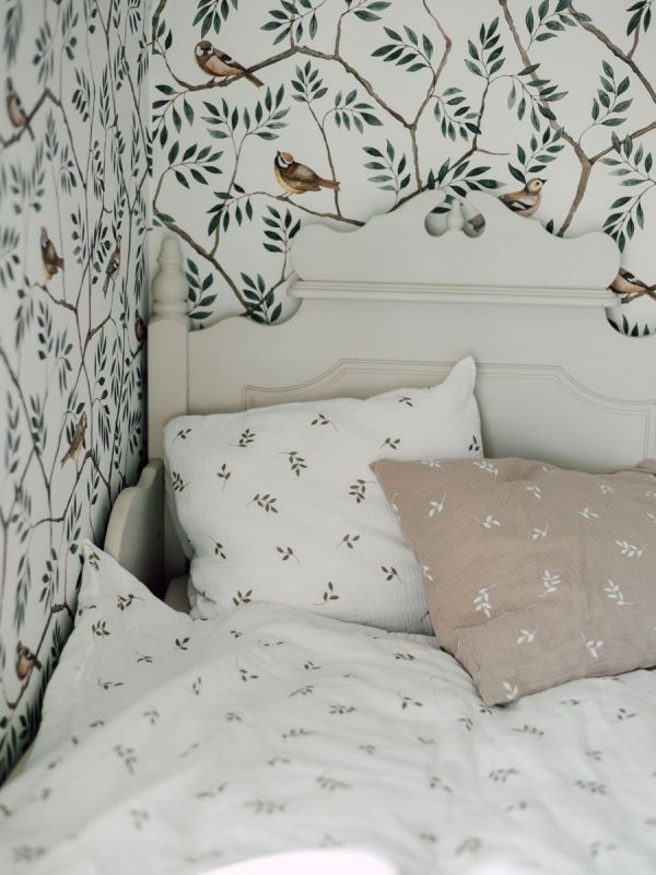 Baby påslakanset i gasbinda 85x125cm - Cream Leaves