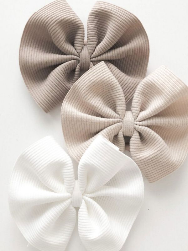 Baby rosettband – mjukt och elastiskt hårband, White