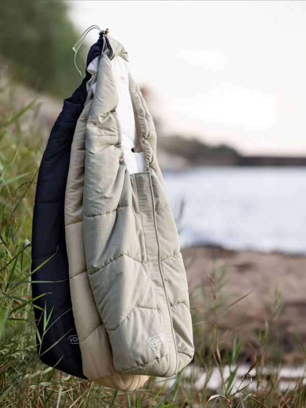 VOKSI - Move light lätt värmeväska vår/sommar, Black