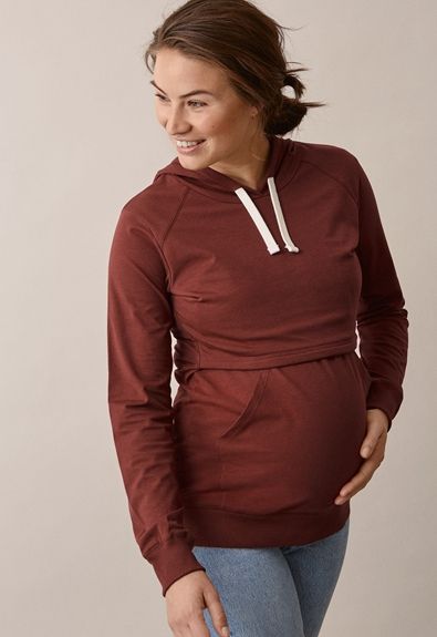 Boob Design amningströjan B-Warmer Hoodie håller bröstet varmt både under studsande vinterfrost och på sommarkvällar. Skjortan är gjord av dubbelt tyg vid brösten och det undre lagret är värmande fleece.